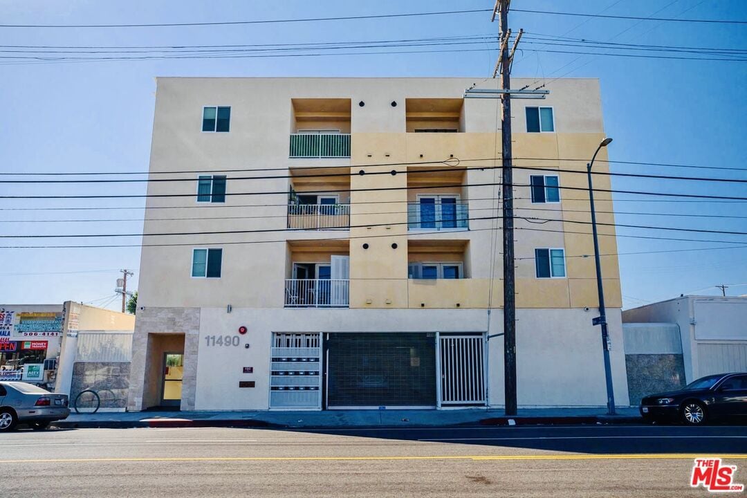 11490 Oxnard St Unit 11, North Hollywood, CA 91606 Room for Rent in