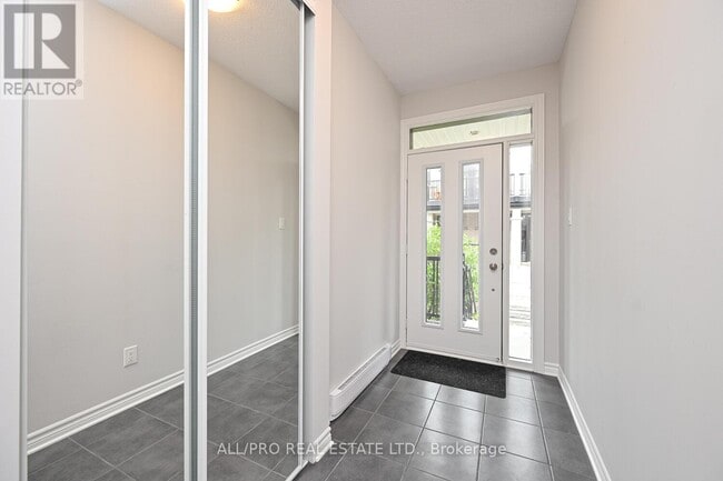 Building Photo - 216 Pembina Private