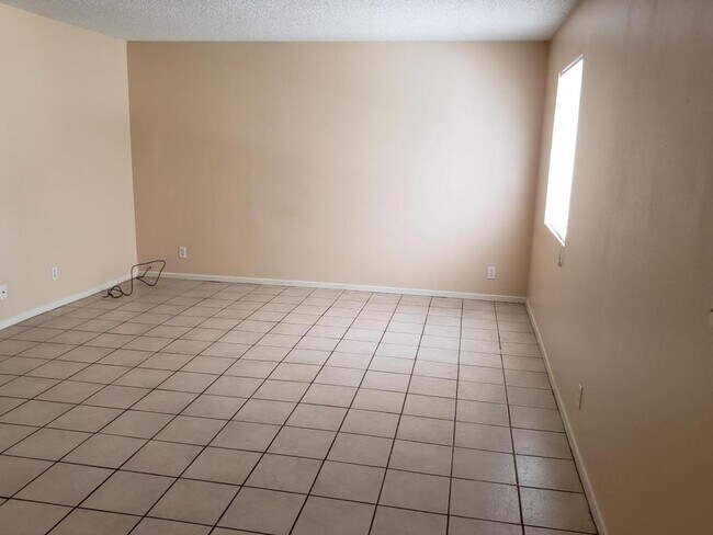 Building Photo - 2312 Saturn