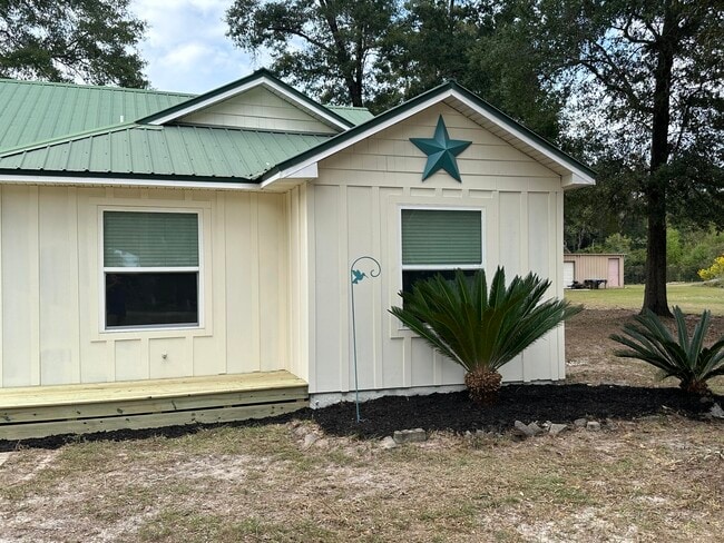 Building Photo - 218 Sparkleberry Ln