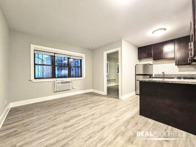 Foto principal - 1 bedroom in CHICAGO IL 60610