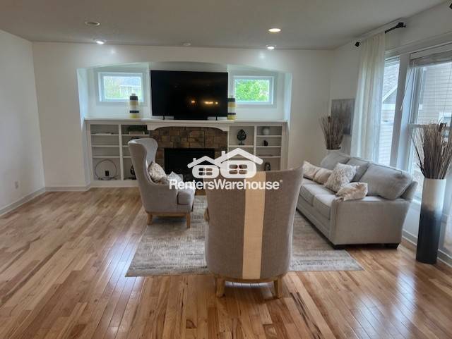 Foto del edificio - 1730 Deephaven Dr