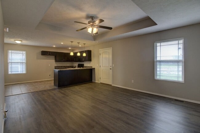 Building Photo - 3 Bedroom 2 Bathroom Home
