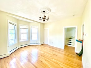 Building Photo - 56 Mozart St