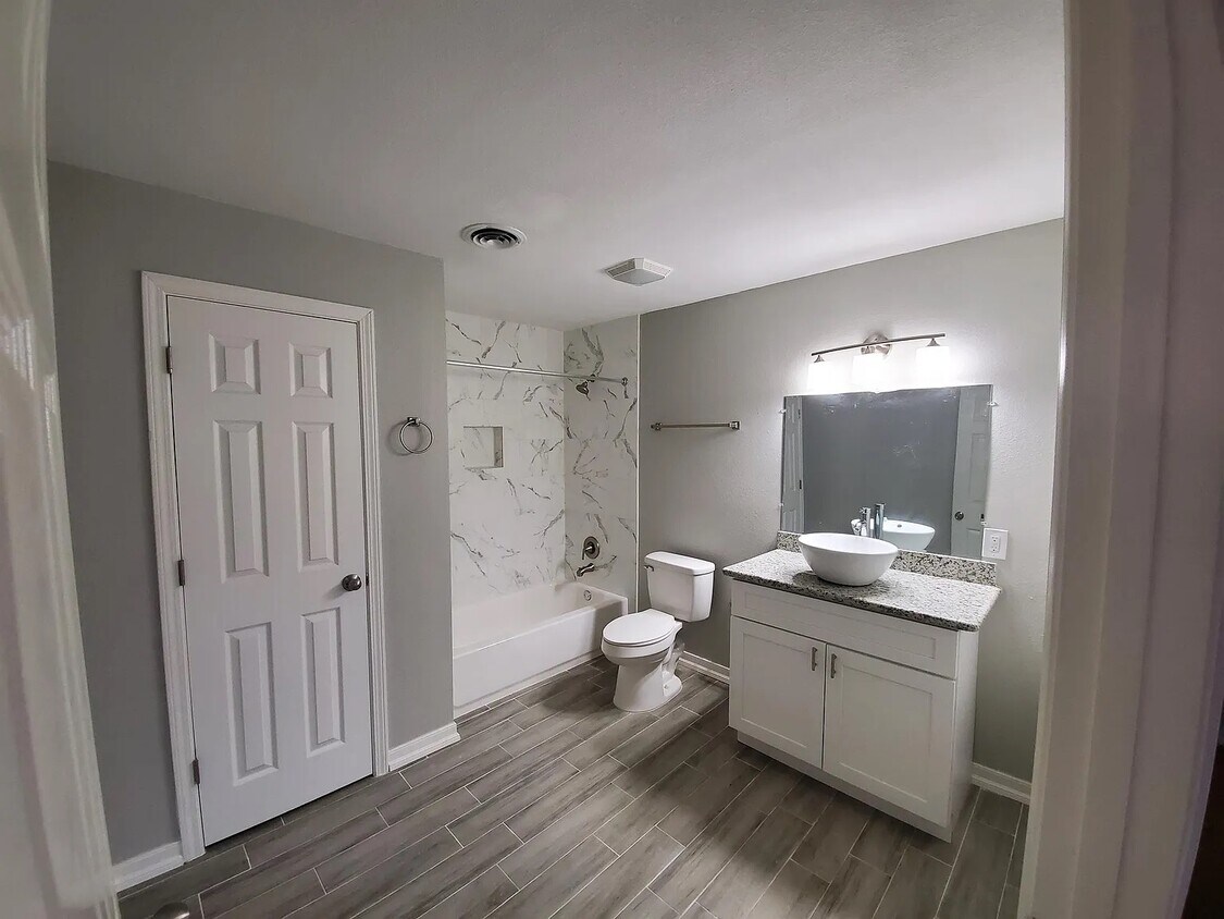 Foto principal - 303 S 14th St