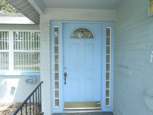 Building Photo - 4 Bedroom POOL Home in Largo