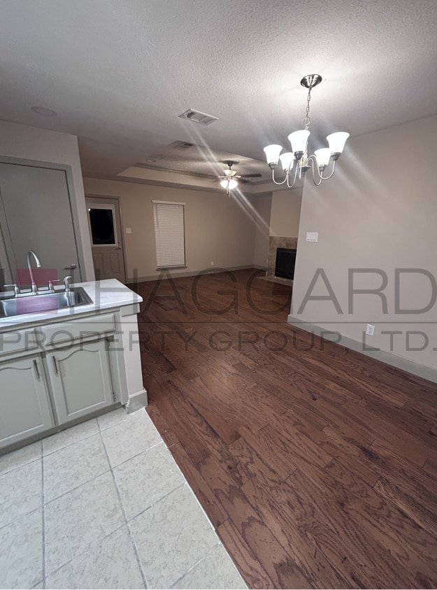Newly Renovated 2 Bedroom, 2 Bath Duplex — Move-In Ready! - Newly Renovated 2 Bedroom, 2 Bath Duplex — Move-In Ready!
