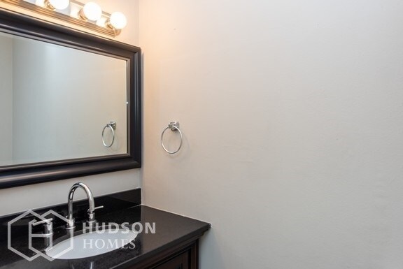 Building Photo - AVAILABLE NOW! - 15 Fair Oaks, Ormond Beac...
