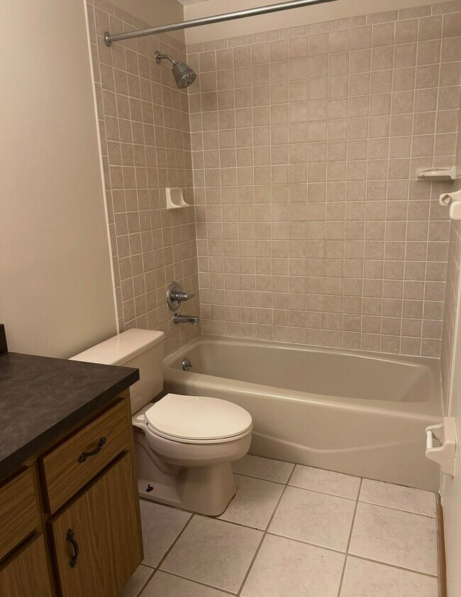 Building Photo - 2152 NE 45th Ave