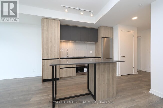Building Photo - 7950-A-7950 Bathurst St