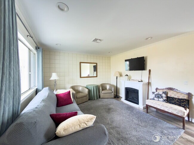 Foto del edificio - Charming 2BR Townhome in Hueneme Bay 55+ Golf Community