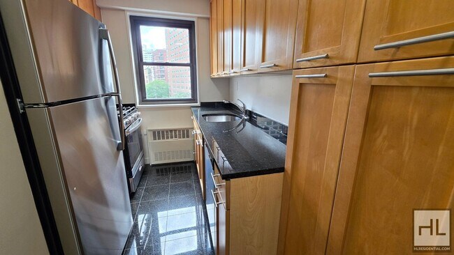 Building Photo - Bright Sixth-Floor One-Bedroom Near Union Square