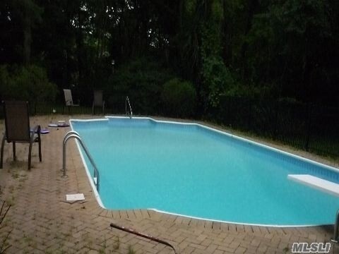 Foto del edificio - 96 Goose Hill Rd