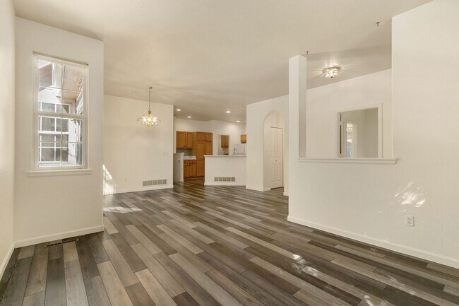 Building Photo - Rare 3 Bedroom Patio Home in Indian Hills ...