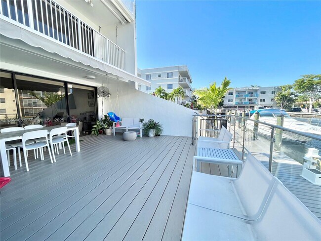 Foto del edificio - 3547 NE 168th St
