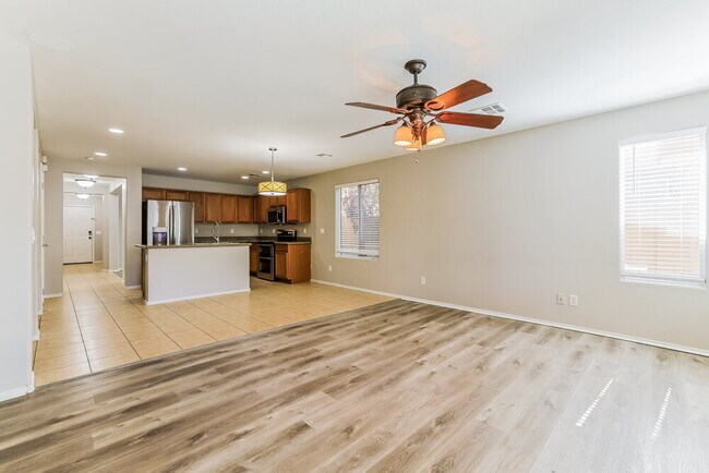 Foto del edificio - 1505 E Lakeview Dr