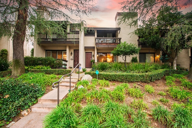 Building Photo - 5711 Owensmouth Ave