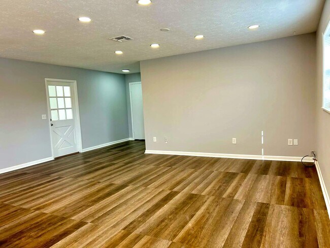 Foto del edificio - 341 Central Ave