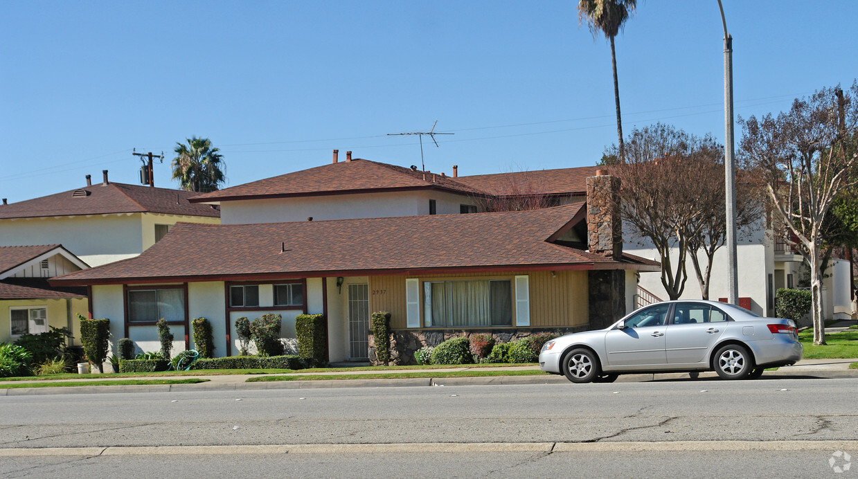 Foto principal - 2937 N Garey Ave