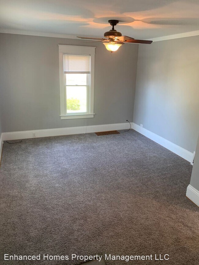 Foto del edificio - 5 br, 1 bath House - 1104 3rd St.