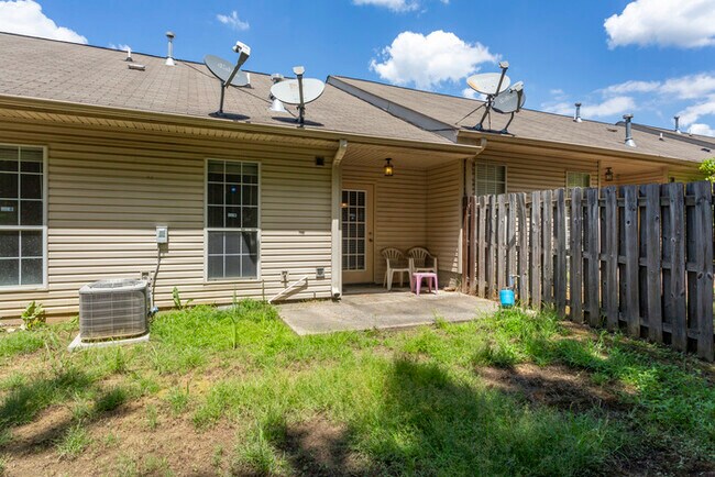 Building Photo - 2790 Southwood View