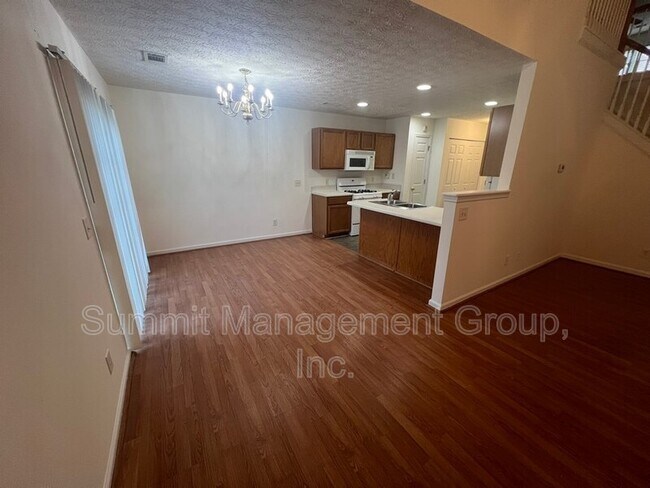 Foto del edificio - 2810 Lakeside Cir