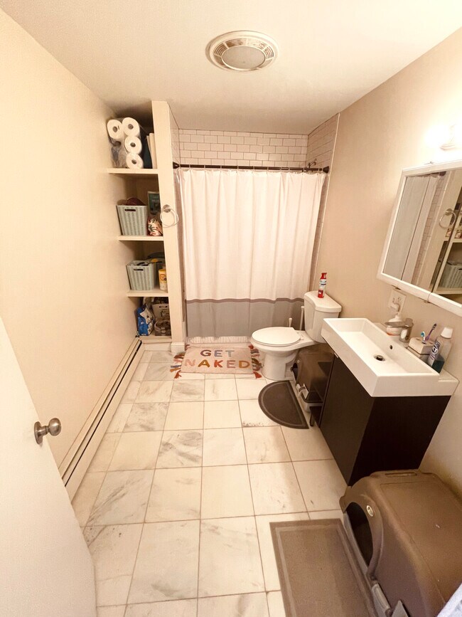 Building Photo - 242 Everett St