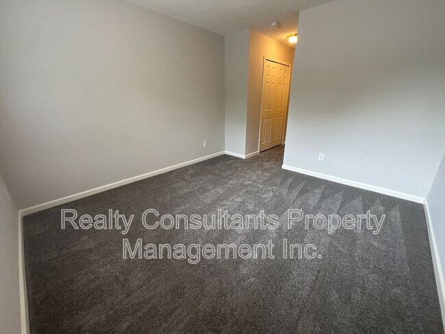 Building Photo - 239 Bridford Downs