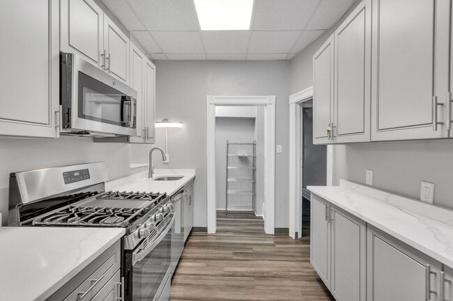 Building Photo - 5 bed 2 bath - completely updated top to bottom, central air, large yard, washer and dryer.