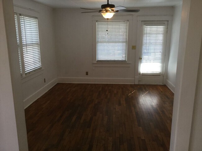 Foto del edificio - 224 W Watson St