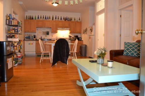 Foto del edificio - Whole Foods Area Brighton 4 bed 2 bath 9/1