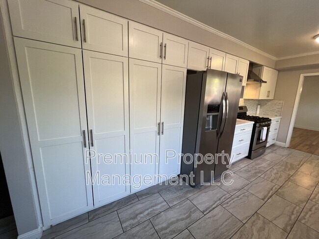 Foto del edificio - 2539 Drake St