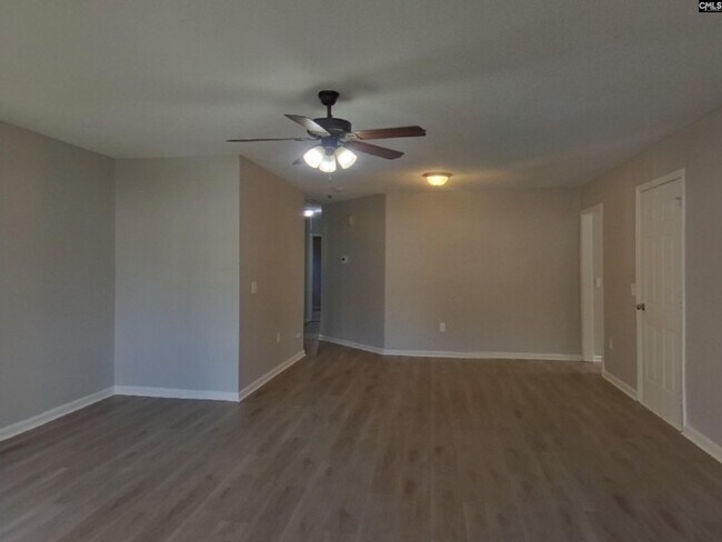 Foto del edificio - 1 Tomafield Ct