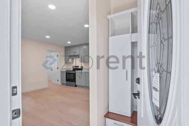 Building Photo - Unit A
