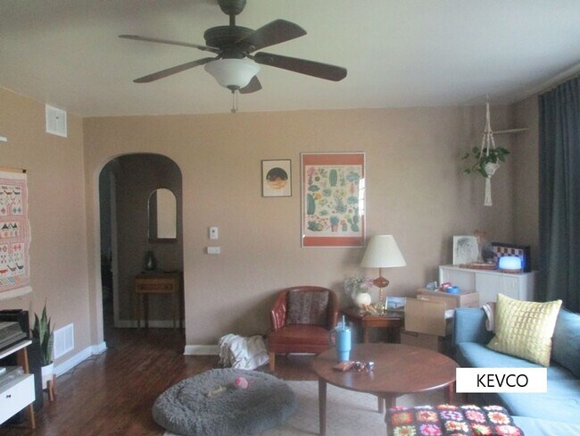 Foto del edificio - Bungalow with Fenced Yard + Walking Distan...