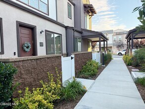 Building Photo - 215 Red Brick Dr