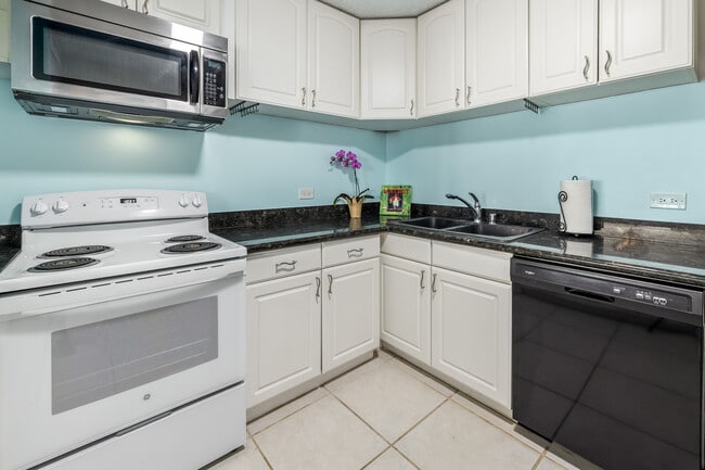 Building Photo - 1860 Ala Moana Blvd