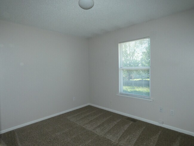 Foto del edificio - 833 Spring Ct