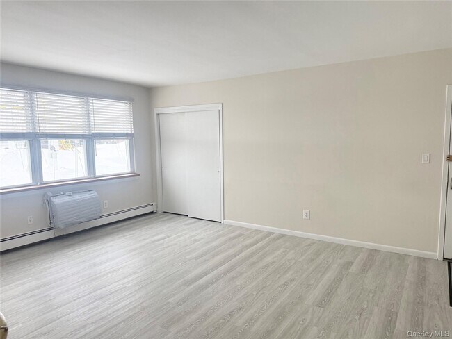 Foto del edificio - 3 Toms Point Ln