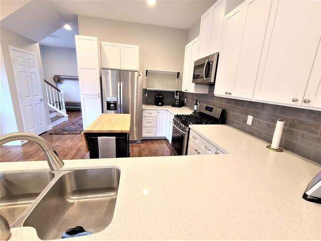 Building Photo - 3301 Omega St