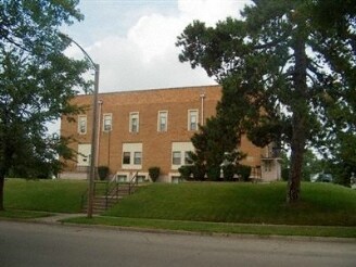 Primary Photo - 121 W Main St