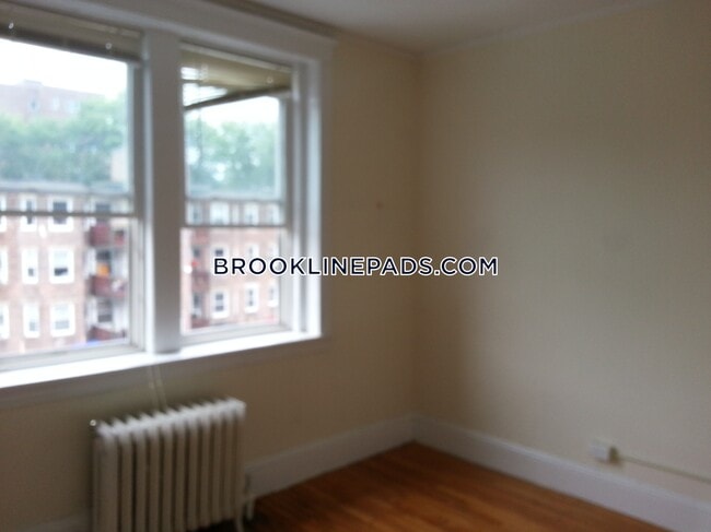 Building Photo - 62 Egmont St