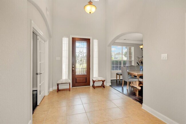 Building Photo - 10102 Oak Motte Dr