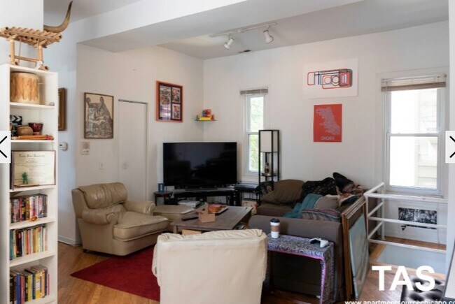 Building Photo - 2618 N Marshfield Ave