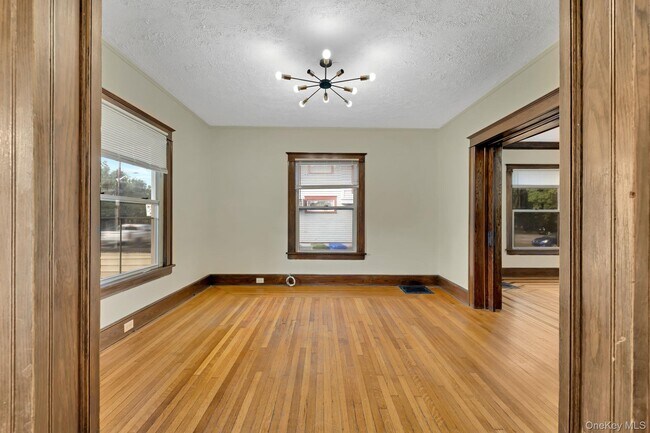 Foto del edificio - 100 Academy Ave