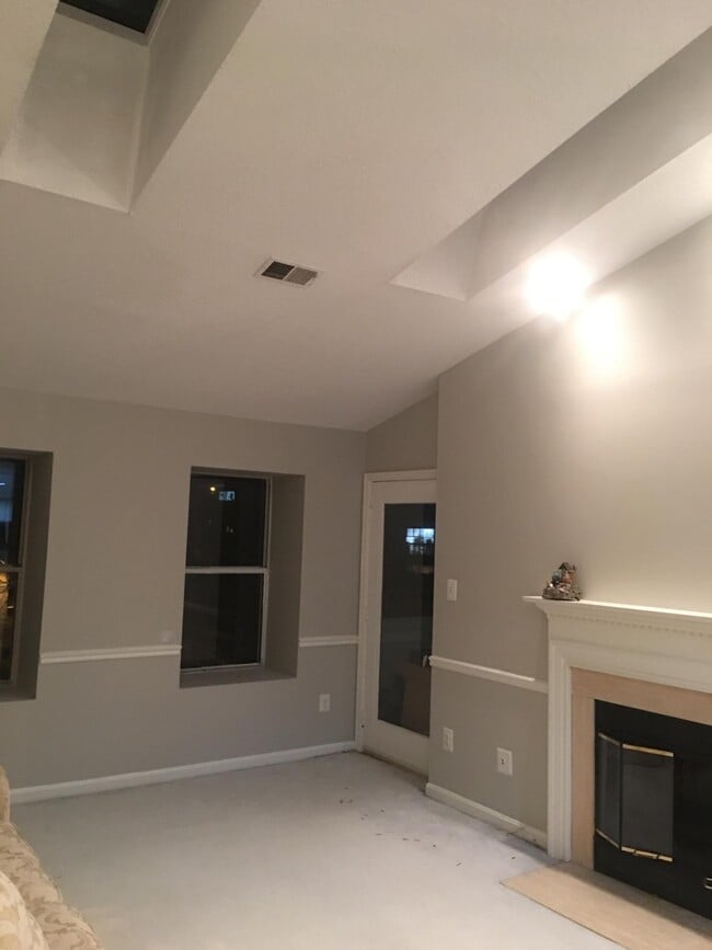 Building Photo - 7718 Lafayette Forest Dr