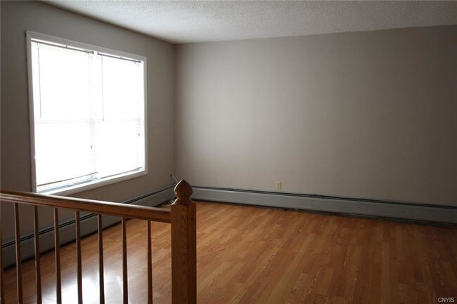 Foto del edificio - 33 Norris Ave