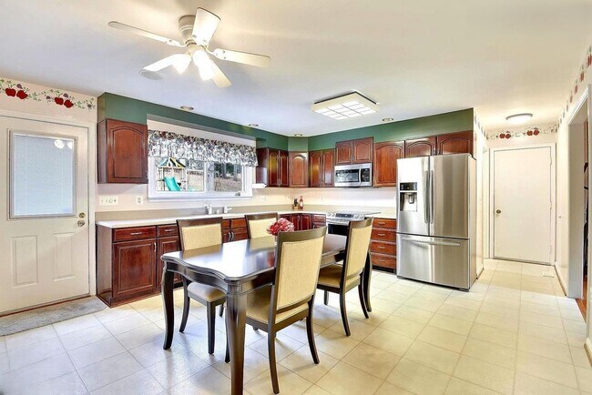 Foto del edificio - 13440 Carriage Hill Dr