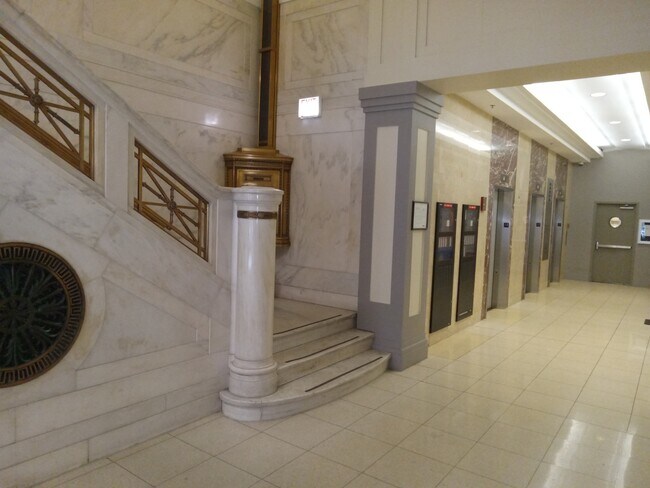 Building Photo - 5 N Wabash Ave
