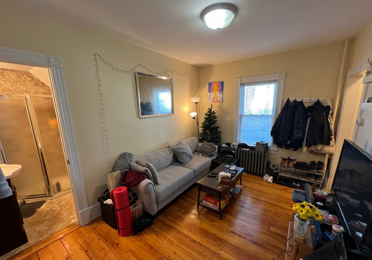 Primary Photo - 6 White Street Pl